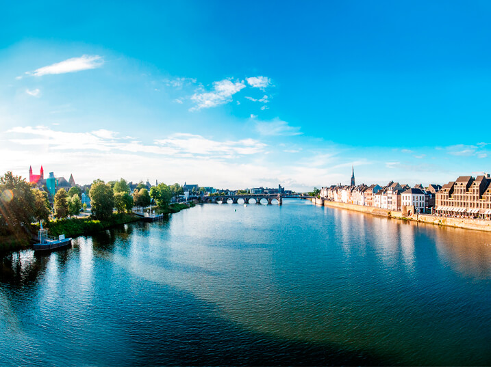 Canal_cruise_Maastricht_Shop
